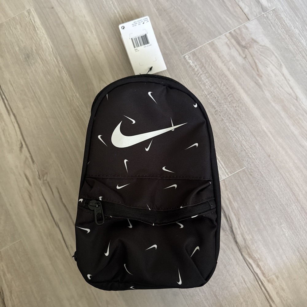 Nike Brasilia-Just-Do-It Youth Kid's Fuel Pack Lunch Box Bag Black/Silver